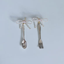 Load image into Gallery viewer, Be My Guest Earrings