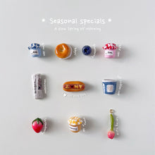 Load image into Gallery viewer, Plate Of Pancakes Pearl Necklace