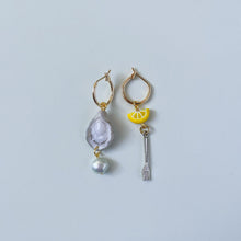 Load image into Gallery viewer, Oyster For One Earrings
