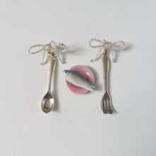 Load image into Gallery viewer, Be My Guest Earrings

